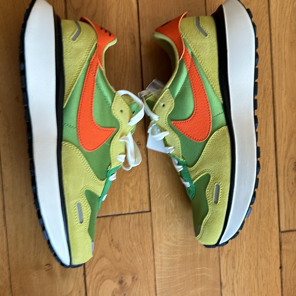 Women’s nike phoenix waffle